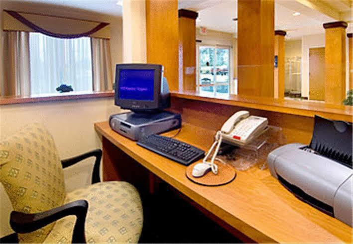 フェアフィールド イン&スイーツ エンポリア I-95 エンポーリア エクステリア 写真